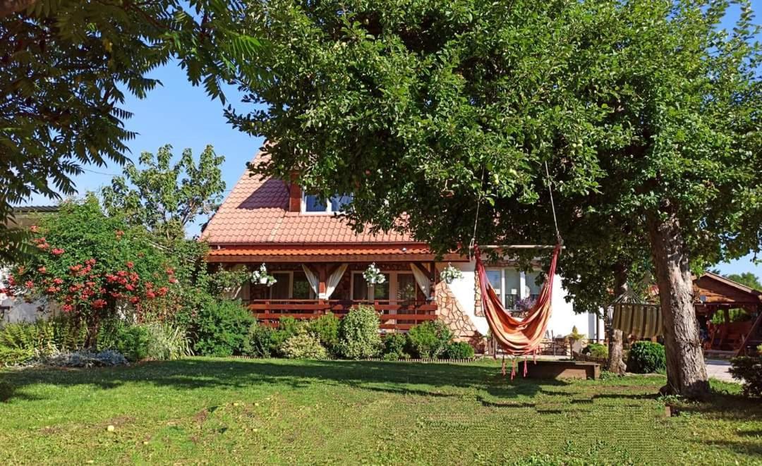 Rodzinny Zakatek "U Gluszkow" Bieszczady Myczkowce Bagian luar foto